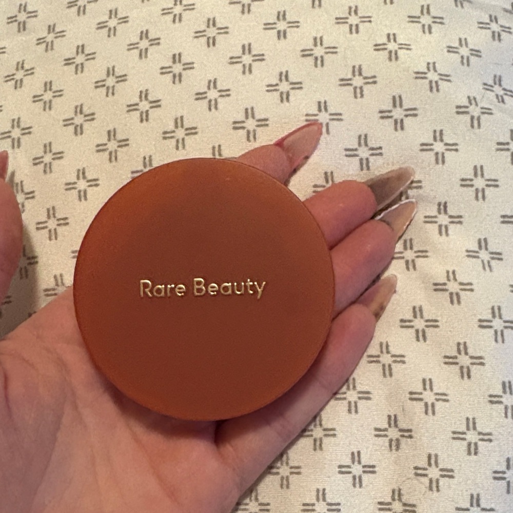 Rare Beauty bouncy blush in worth